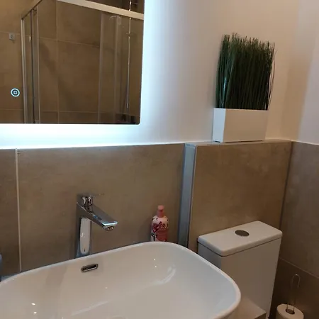 Appartement Deluxe 3 P I 2 Sz I Balkon I Kueche In - Hensold, Zeiss Fusslaeufig *