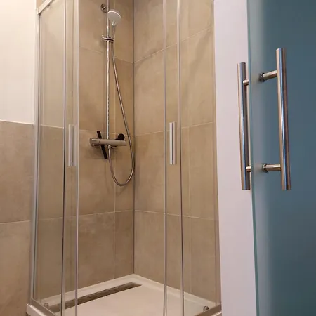 Deluxe 3 P I 2 Sz I Balkon I Kueche In - Hensold, Zeiss Fusslaeufig Appartement Oberkochen